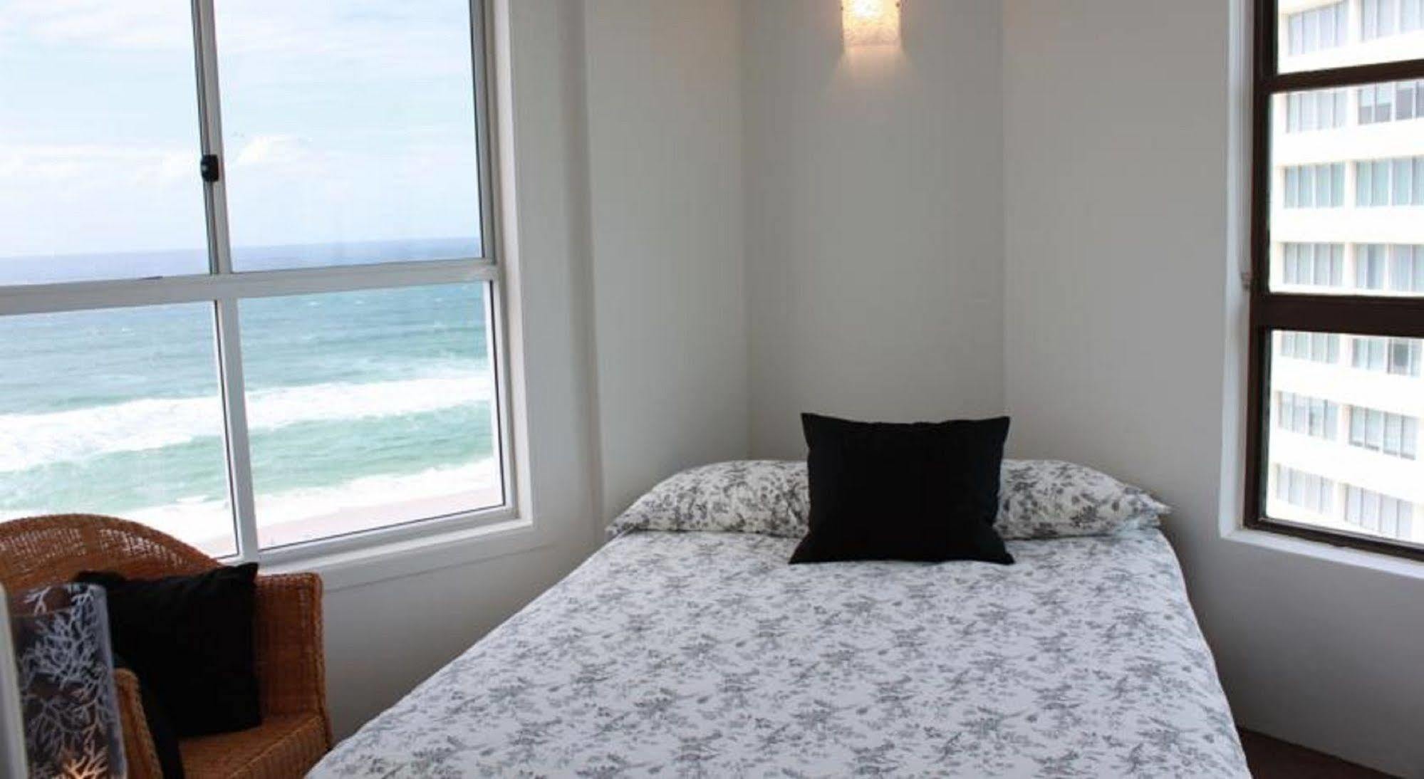 President Holiday Apartments - Absolute Beachfront Gold Coast Exterior foto