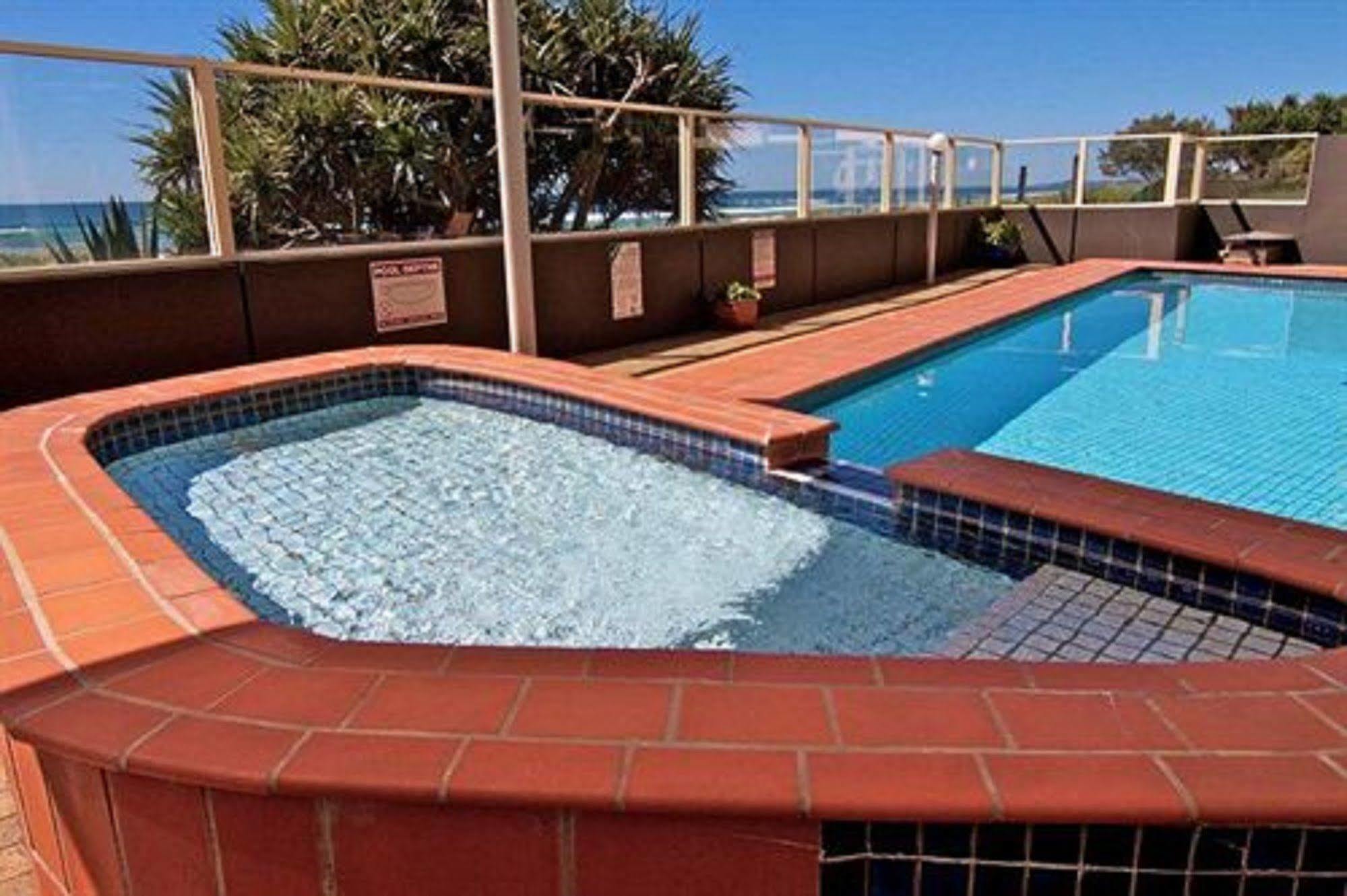 President Holiday Apartments - Absolute Beachfront Gold Coast Exterior foto